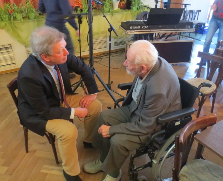 Oberlausitzer Männertag 2014, Landesbischof Jochen Bohl im Gespräch mit Karl Kessner